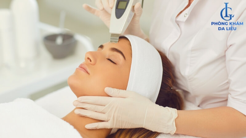 Điều trị mụn tại phòng khám da liễu