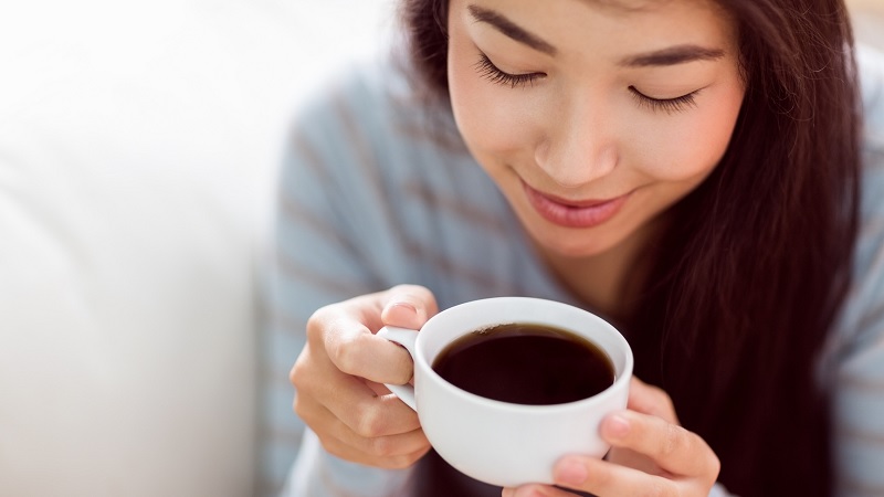 uống cà phê có nổi mụn không