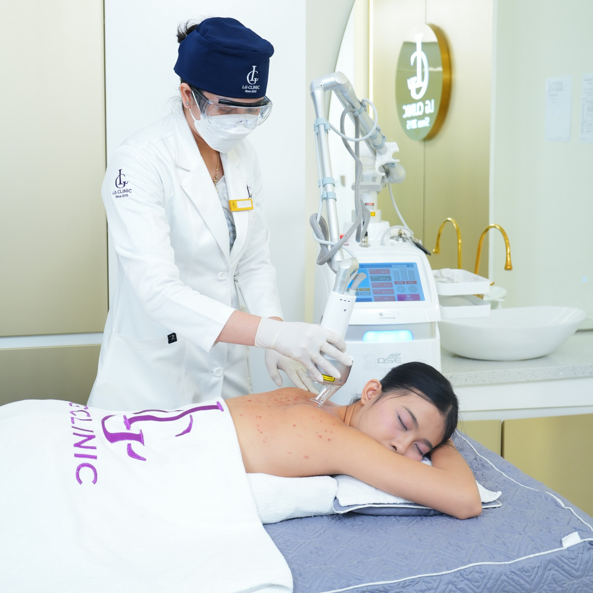 công nghệ cao trị mụn trứng cá