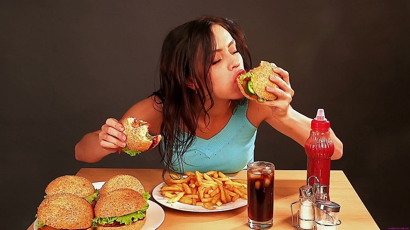 Nguyên nhân gây mụn từ bữa ăn