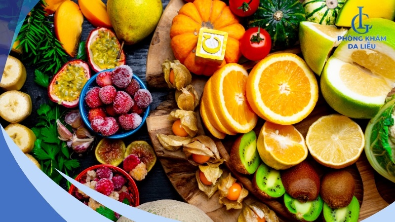 Rau xanh và trái cây giàu vitamin A, C, E