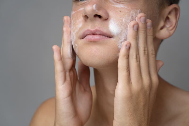 Chọn đúng sữa rửa mặt để không bị mụn