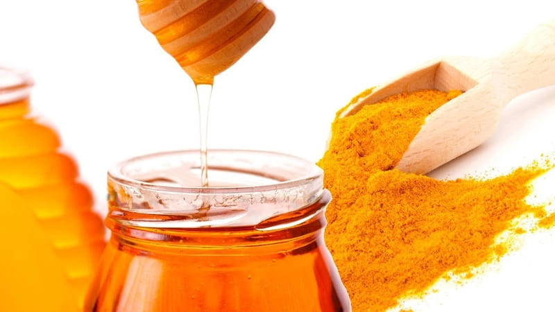 cách trị mụn bằng mật ong và bột nghệ