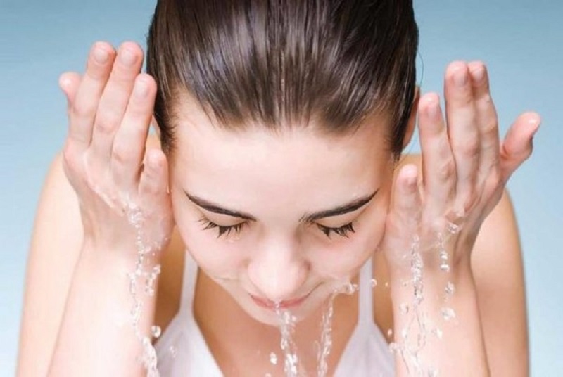 Làm sạch da giúp cải thiện mụn bọc ở mũi
