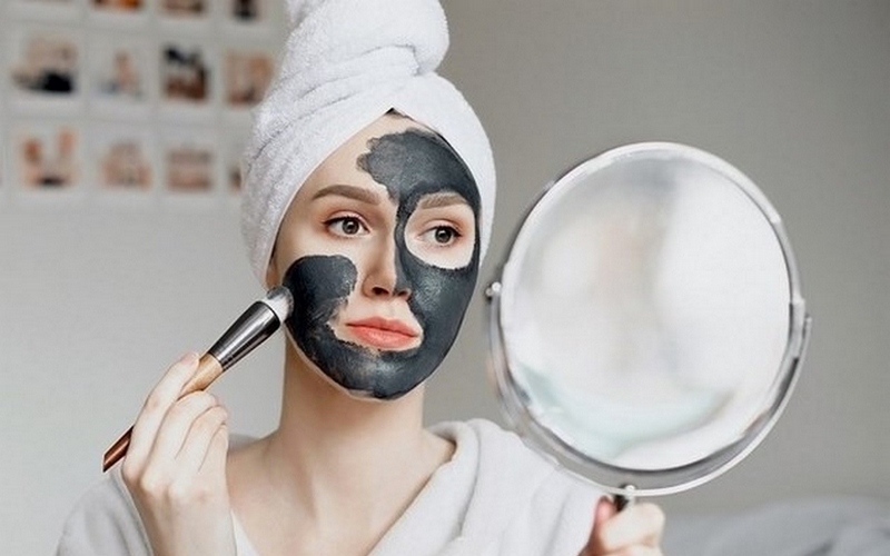 Cách sử dụng than hoạt tính tẩy mụn đầu đen