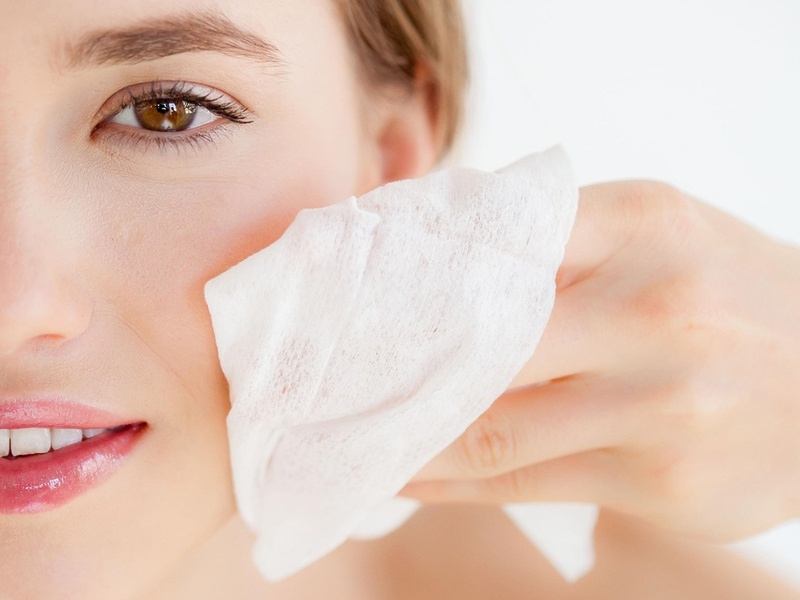 Mụn đầu đen có nên nặn không
