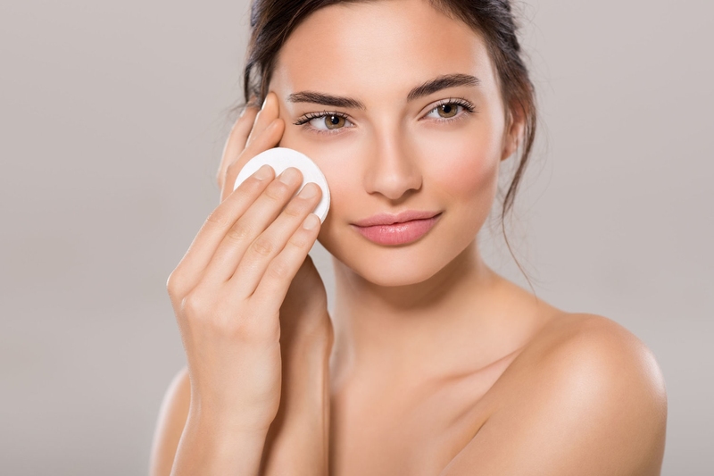 Trị mụn đầu đen ở má