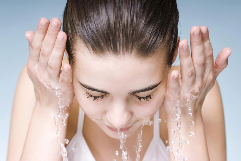 Phân biệt mụn đầu đen và sợi bã nhờn