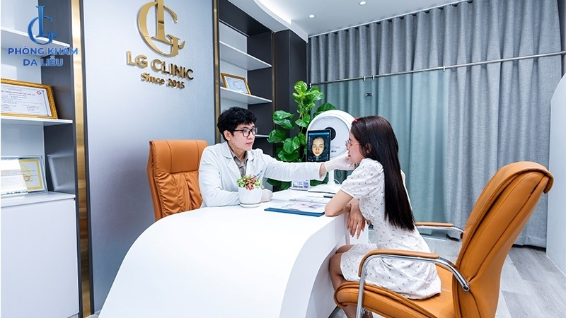 tuân thủ theo phác độ điều trị sẹo rỗ của bác sĩ