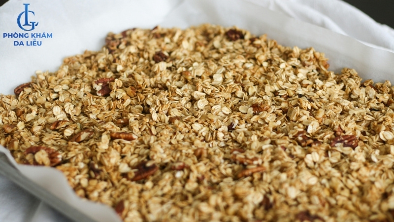 cách điều trị mụn lưng tại nhà bằng muối biển