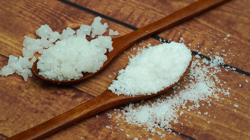 Cách trị mụn lưng​ bằng muối