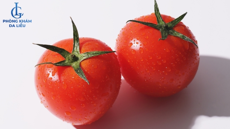 cách trị mụn lưng tại nhà bằng cà chua