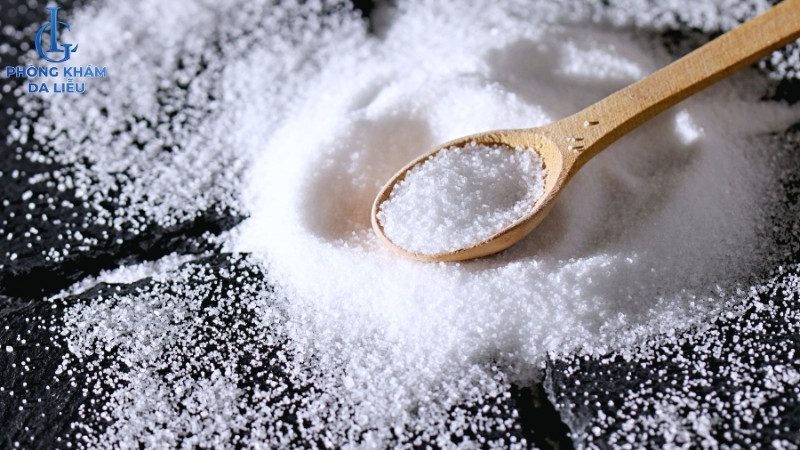 cách trị mụn lưng tại nhà bằng muối biển