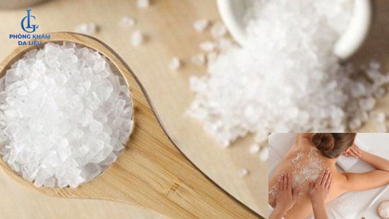 muối biển trị mụn lưng