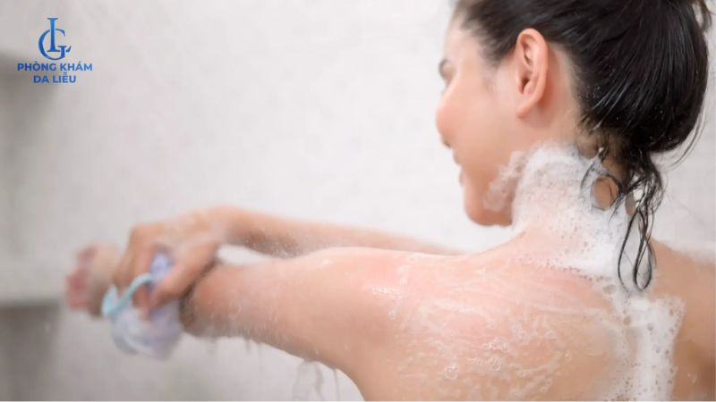 trị mụn lưng đúng cách