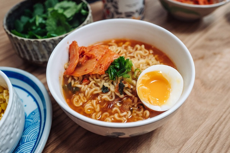 Ăn mì tôm có bị sẹo lồi không?