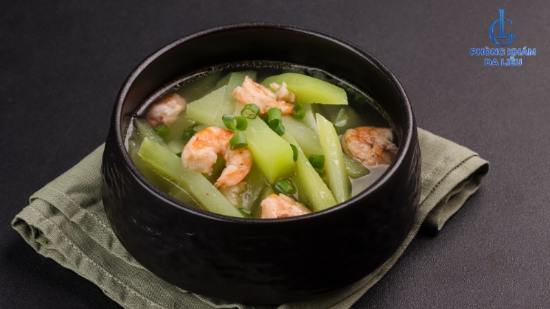 Ăn canh với tôm có bị lồi sẹo không?