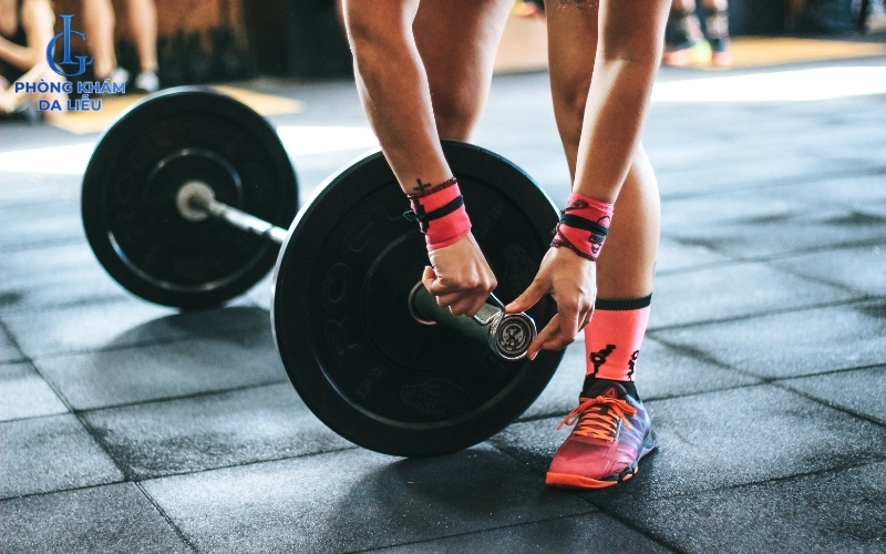điều chỉnh lối sống trị mụn lưng tuổi dậy thì