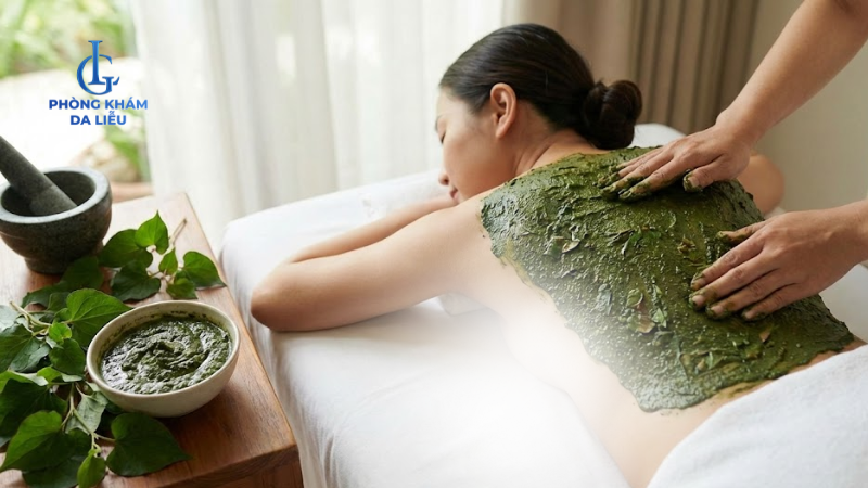 đắp lưng bằng rau diếp cá