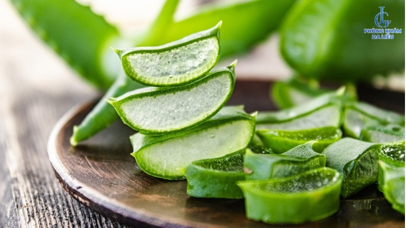 trị viêm nang lông bằng nha đam