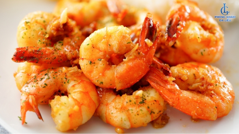bị sẹo lõm có nên ăn tôm không