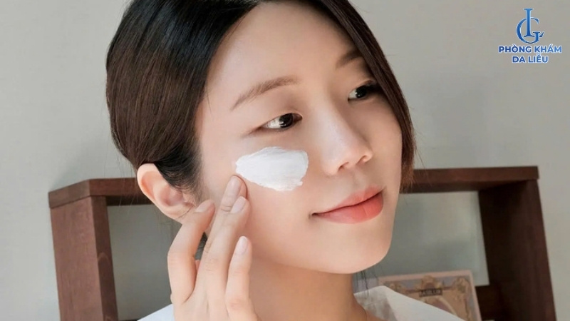Chống nắng khi áp dụng cách trị nám bằng dầu gấc