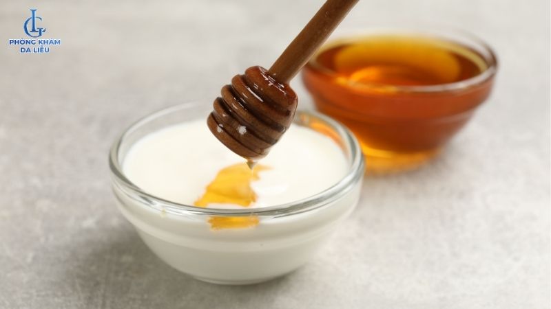 mật ong và sữa chua không đường làm mặt nạ trị nám tàn nhang