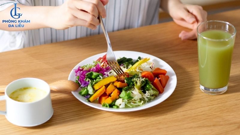 tuân thủ chế độ ăn kiêng khi trị sẹo rỗ